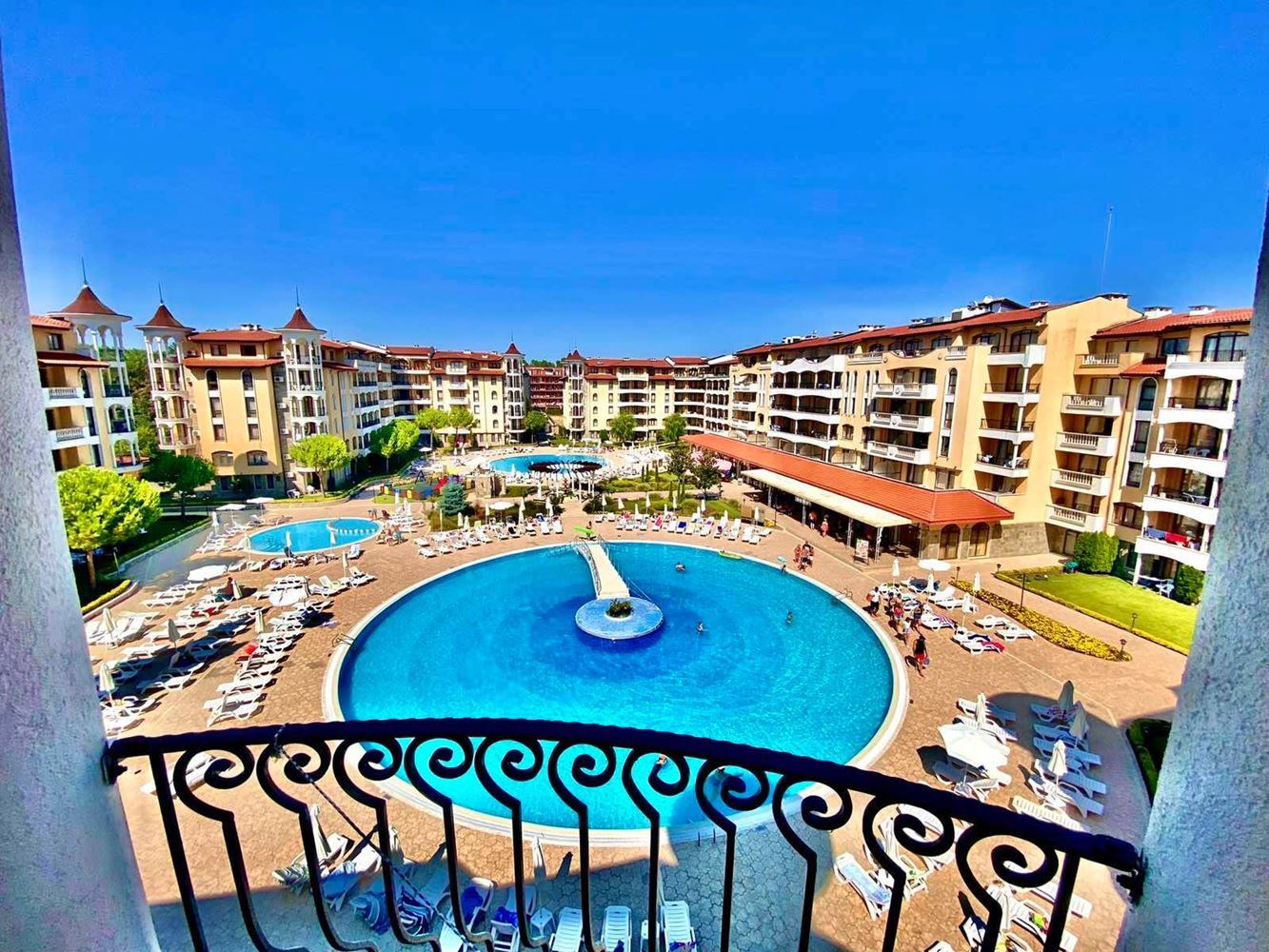 Unique One-Bedroom Apartment with Balcony and Pool View in a Prestigious Complex in Sunny Beach