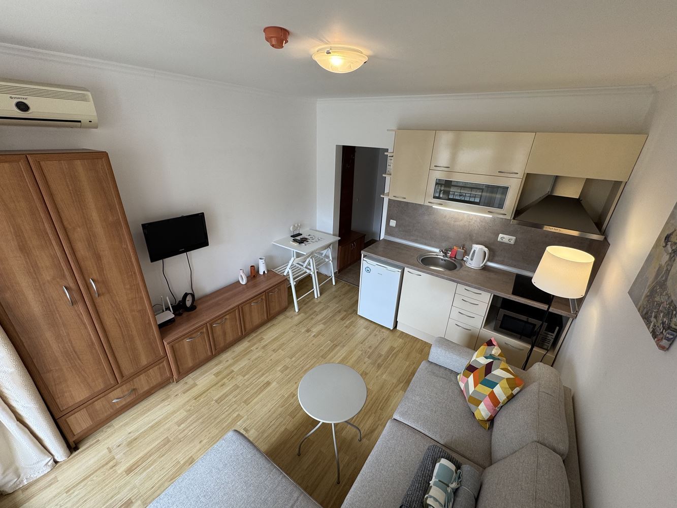 Cozy furnished studio in Elenite just steps from the sea