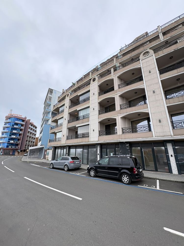 One-Bedroom Apartment on the First Sea Line with Panoramic Views and a Spacious Terrace