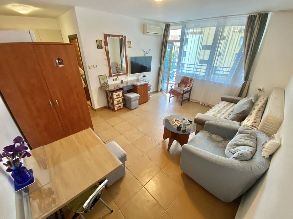 Sunny and cozy studio with no maintenance fee – Rusalka district, Sveti Vlas, 500 m from the sea