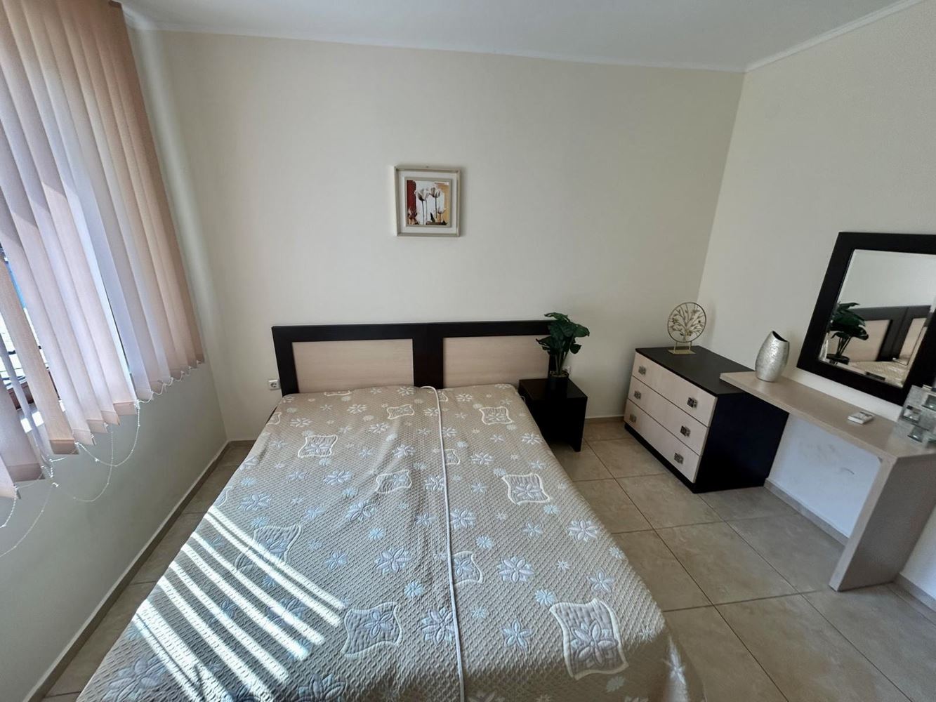 Spacious three-room apartment with pool view and excellent amenities in Nessebar