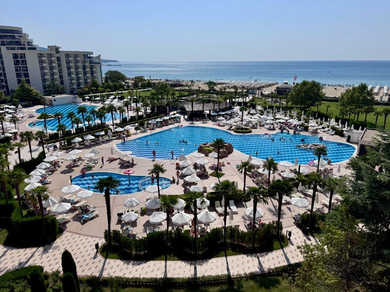 Luxury Seaside Apartment with Panoramic View in a Prestigious Complex in Sunny Beach