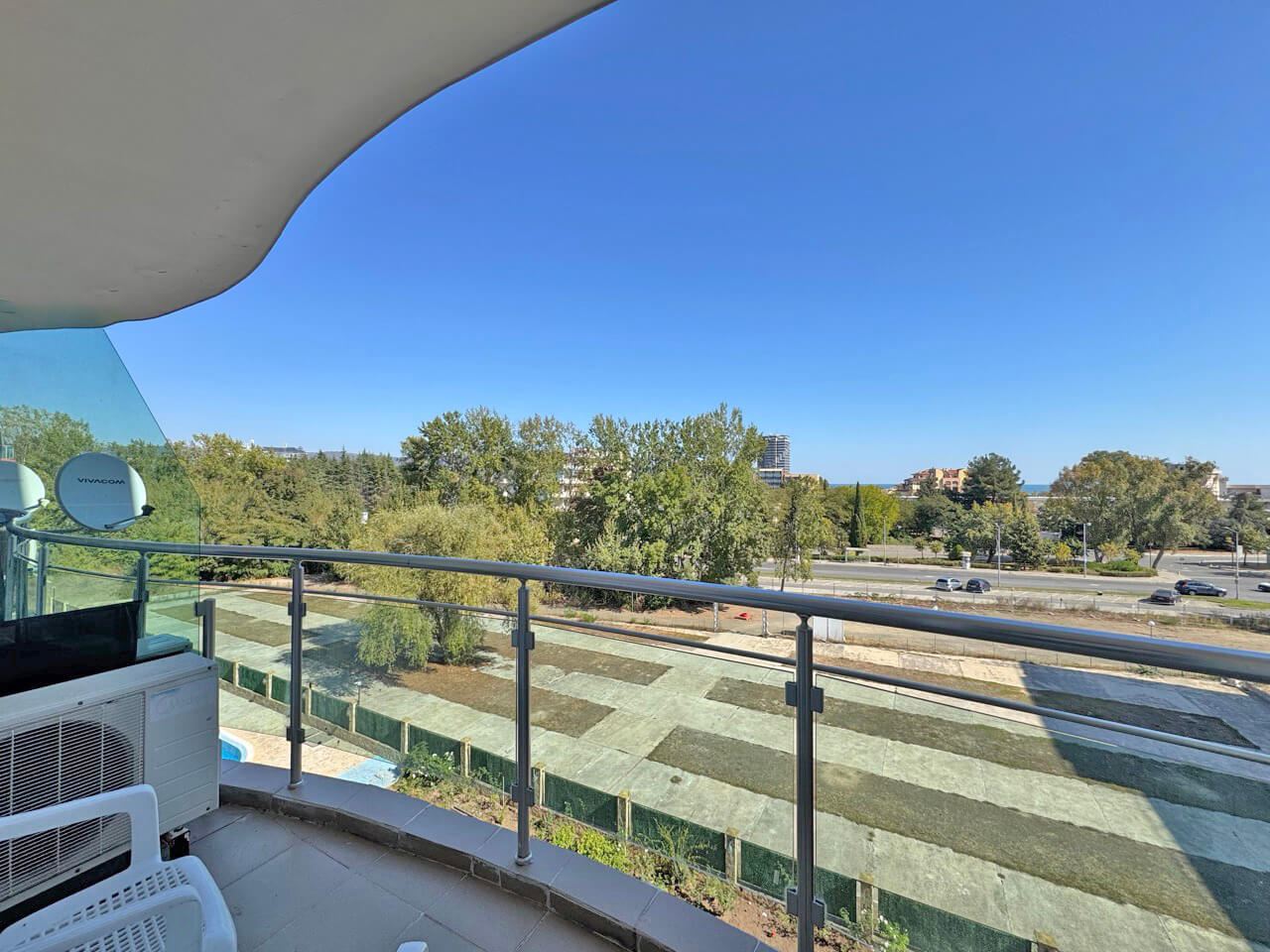 Sunny and spacious one-bedroom apartment with sea view in Sunny Beach
