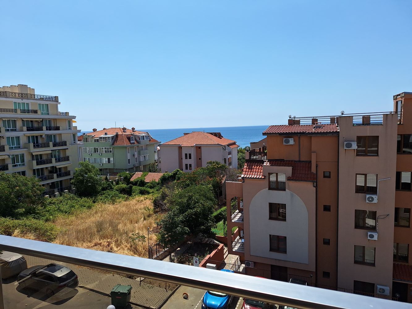 Spacious two-bedroom apartment with parking space only 200 meters from the sea in Sveti Vlas
