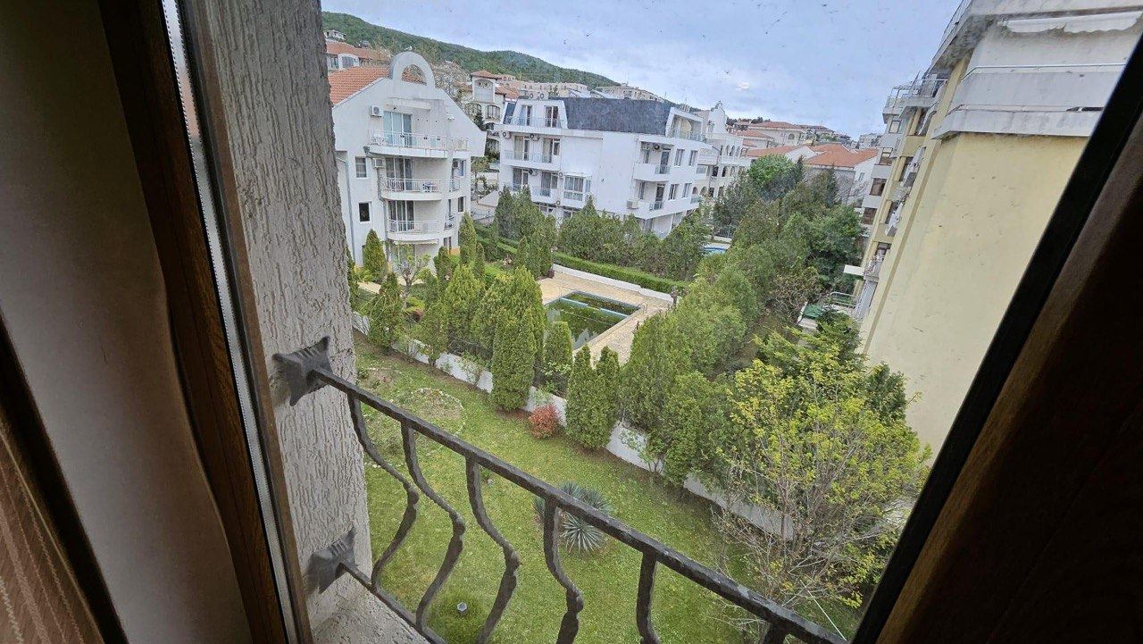 Spacious three-room apartment in Sveti Vlas – only 100 m from the beach and the marina
