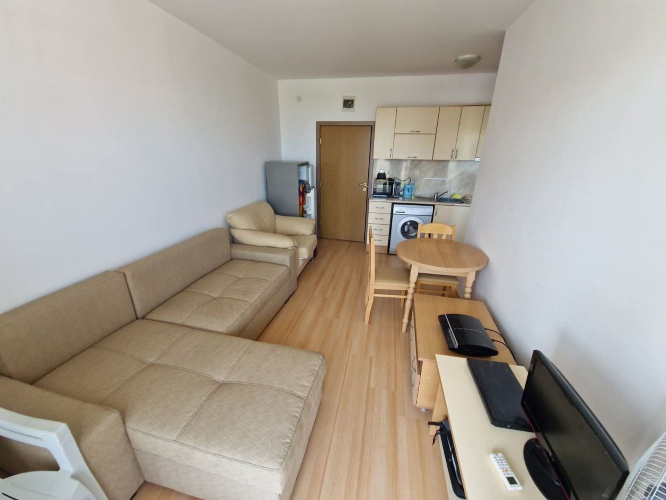 One-bedroom apartment with pool view in an excellently maintained complex – ideal for vacation and investment