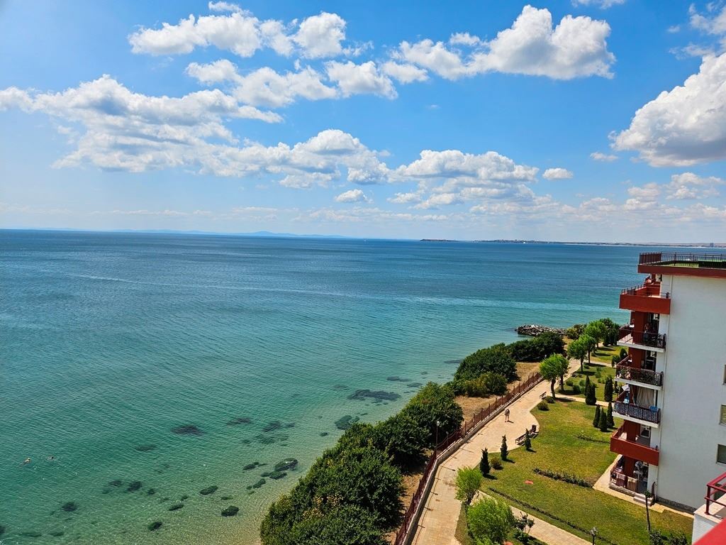 Luxury panoramic apartment on the first line of the sea with two bedrooms and an enormous terrace
