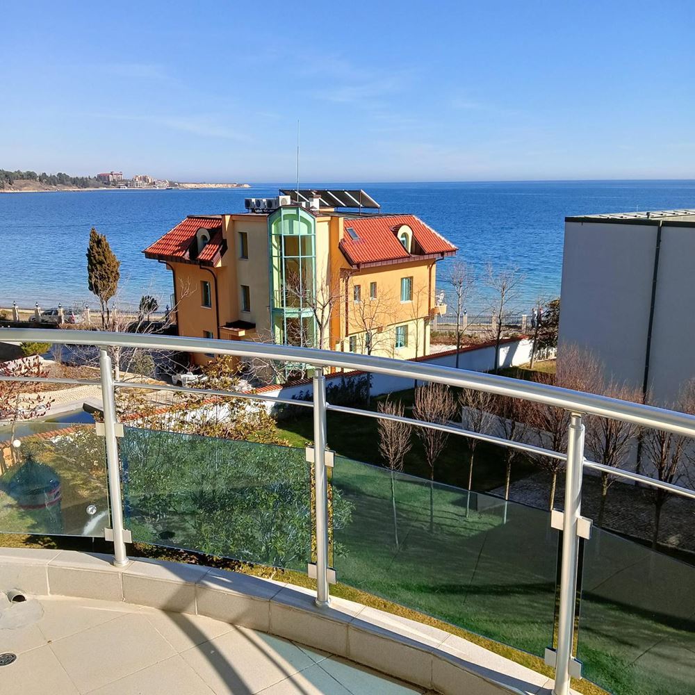 Spacious two-bedroom apartment with sea panorama in Ravda – just meters from the beach, fully furnished and with excellent investment potential