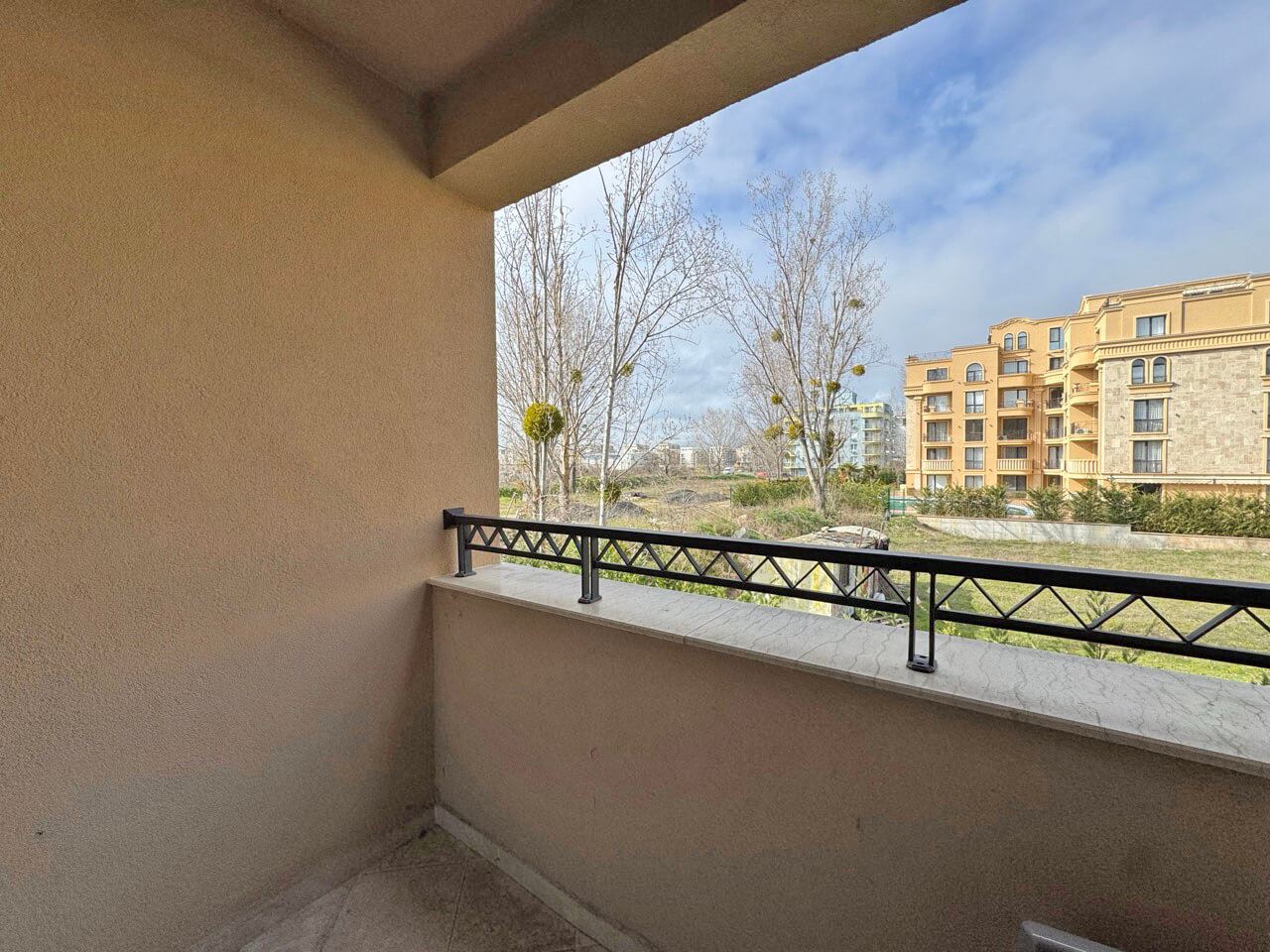 Bright studio in a luxury complex – perfect comfort by the pool