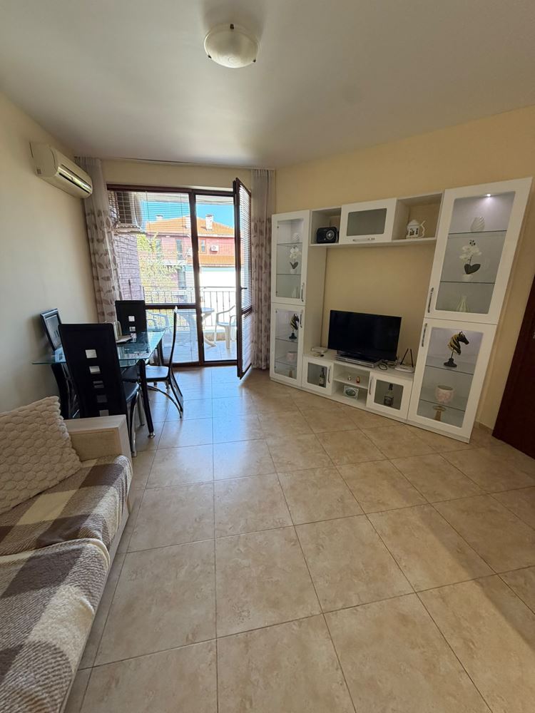 Ready-to-live-in apartment with two bedrooms in a nice complex in Nessebar