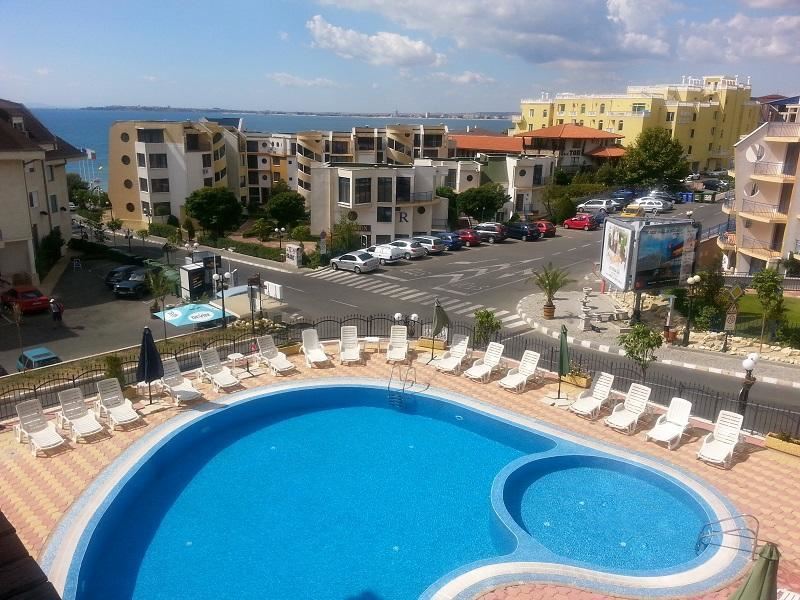 Spacious One-Bedroom Apartment with Sea View Just One Minute from the Beach in Sveti Vlas