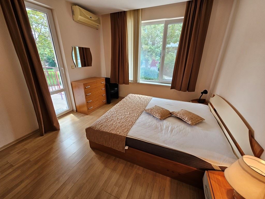 One-Bedroom Apartment on the First Line to the Sea in a Secure Complex in Elenite