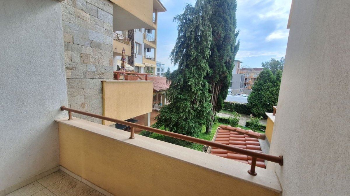 Spacious two-bedroom apartment just meters from the beach in Ravda