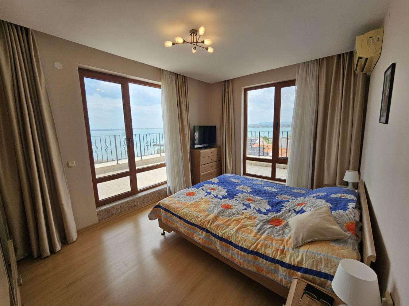Sveti Vlas – three-bedroom apartment with direct panoramic sea view in a first-line complex