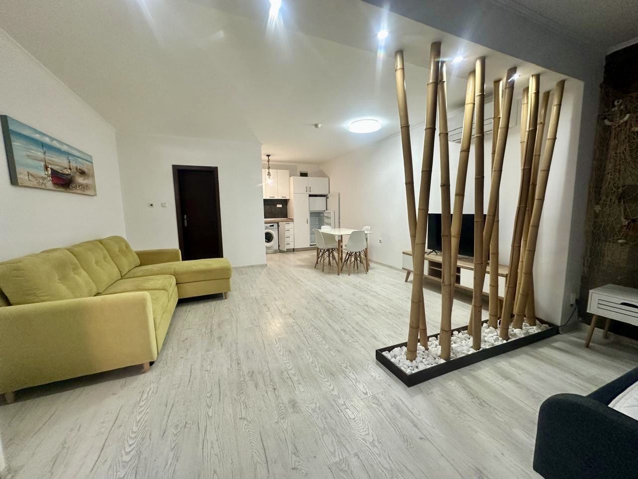 Spacious ground-floor studio with terrace and potential for a one-bedroom apartment – only 300 m from the sea