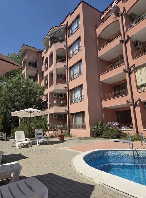 One-bedroom apartment in the central part of Sunny Beach with pool view