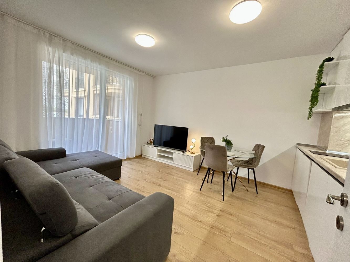 Two-Room Oasis in a New Luxury Complex in Sunny Beach – Pool View
