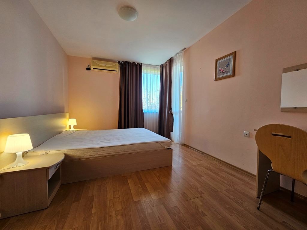 First line in Sveti Vlas – spacious apartment with two bedrooms and excellent infrastructure