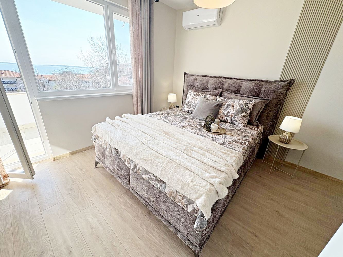 Two independent residential spaces with sea view in the center of Sveti Vlas – designer interior and private parking space