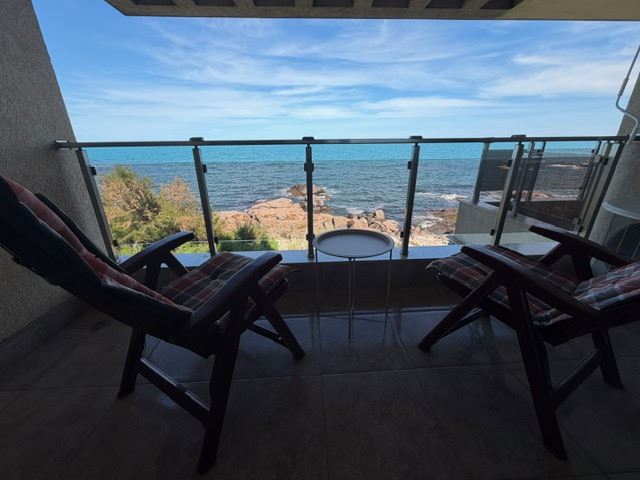 Spacious Apartment with 2 Bedrooms on the First Sea Line with Frontal Panoramic Sea View