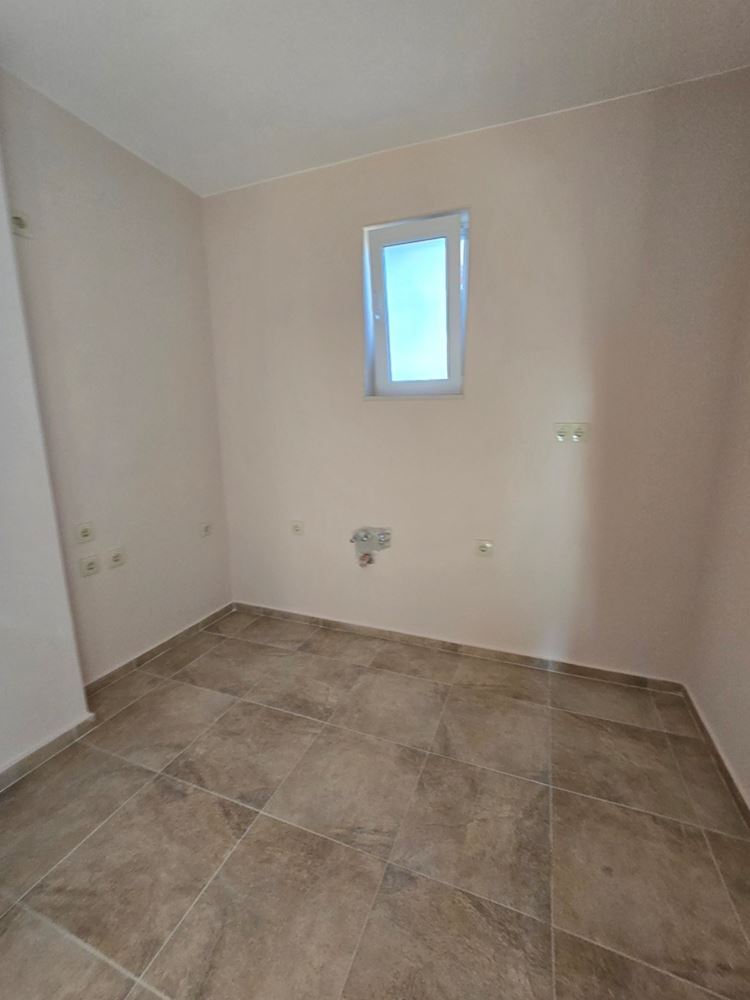 New One-Bedroom Apartment in Pomorie – Renovated, Ready for Furnishing, with a Spacious Balcony and Barbecue