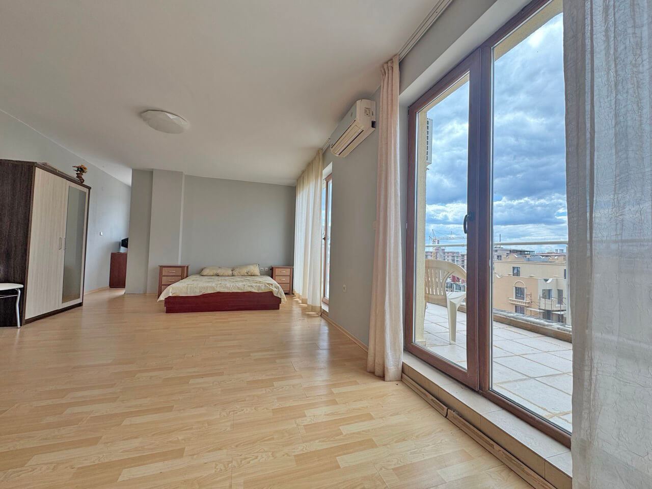 Panoramic one-bedroom apartment with large terrace and open view – Sunny Beach