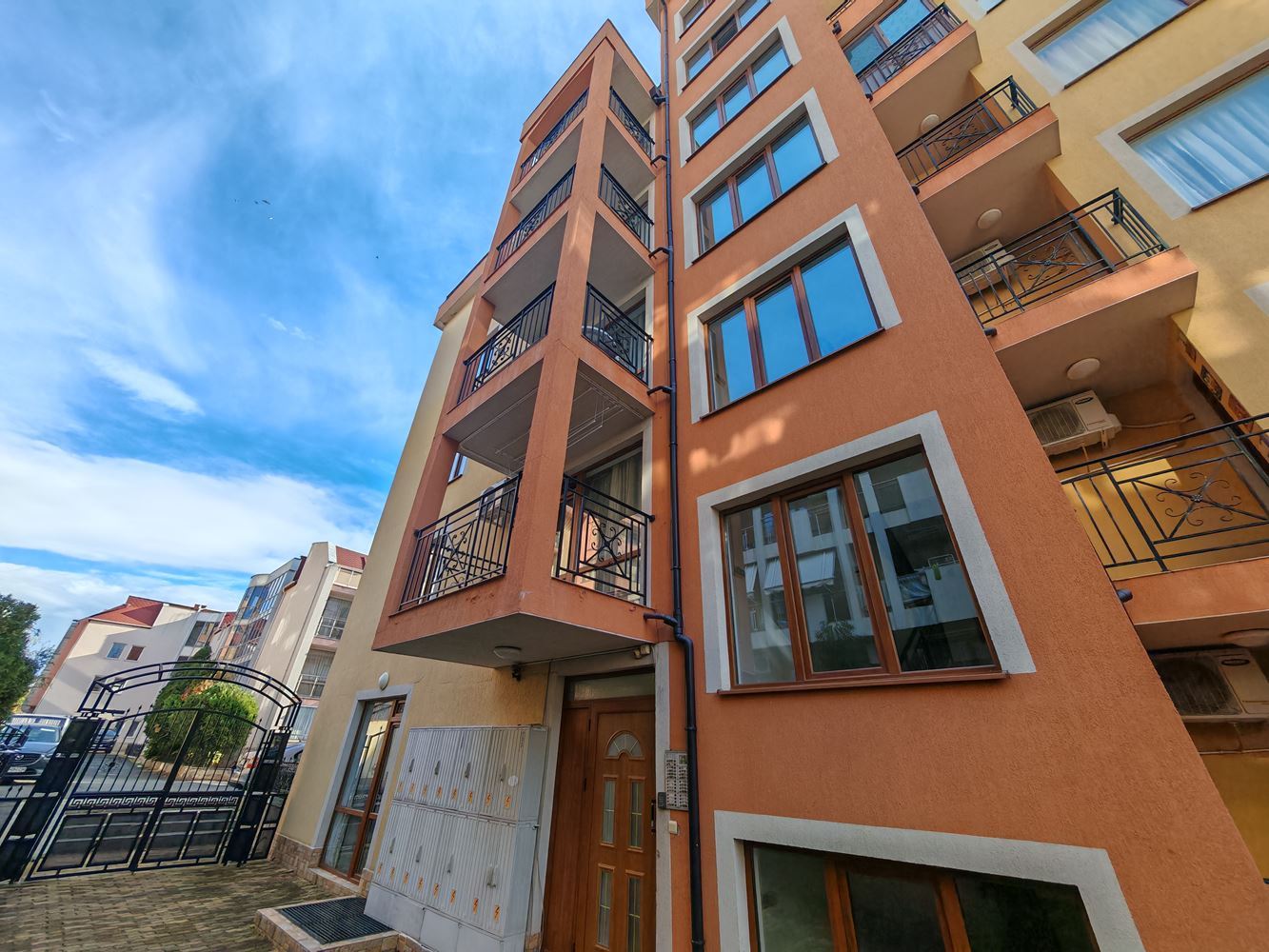 Two-Bedroom Apartment in Sveti Vlas with Excellent Amenities in a Gated Complex