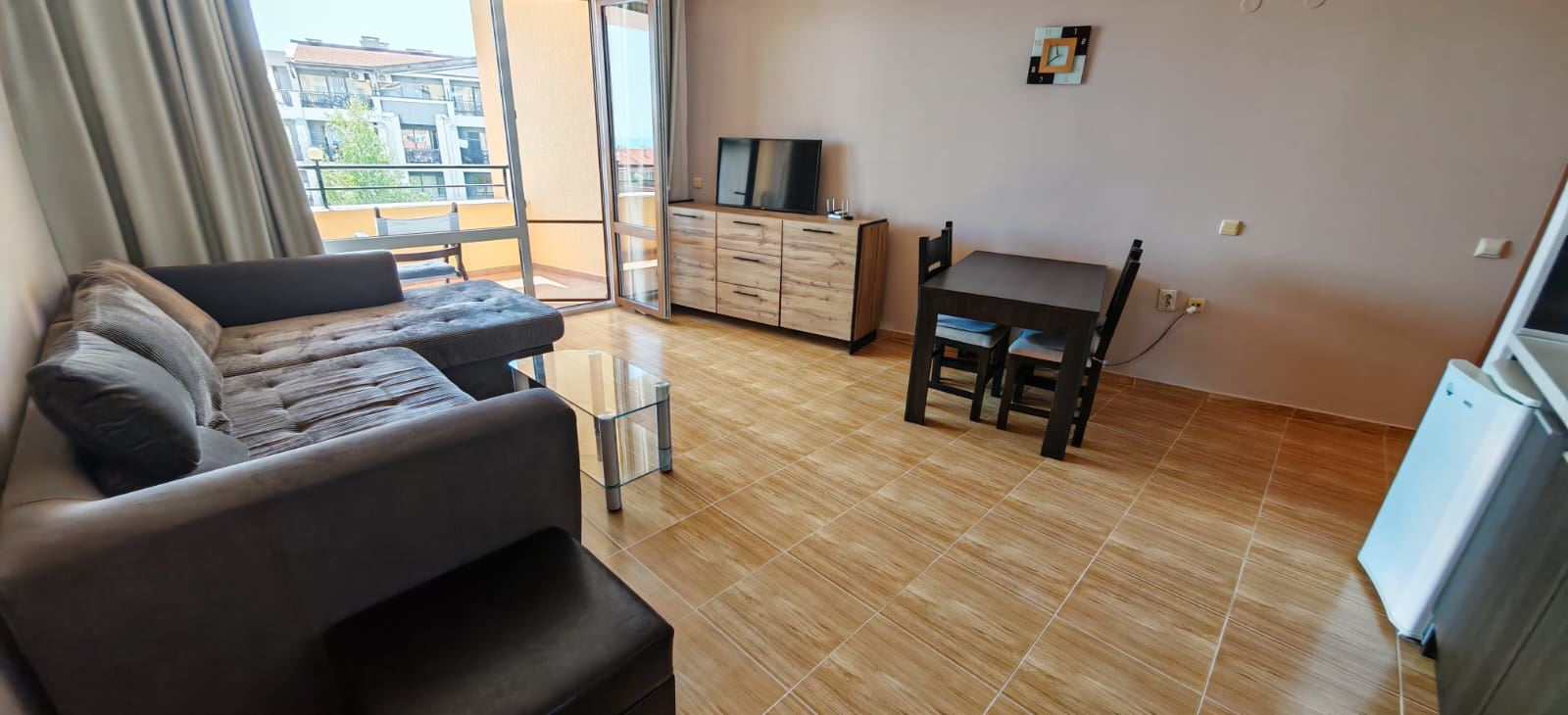 Three-room apartment 200 m from the sea in Sveti Vlas with two terraces and partial sea view
