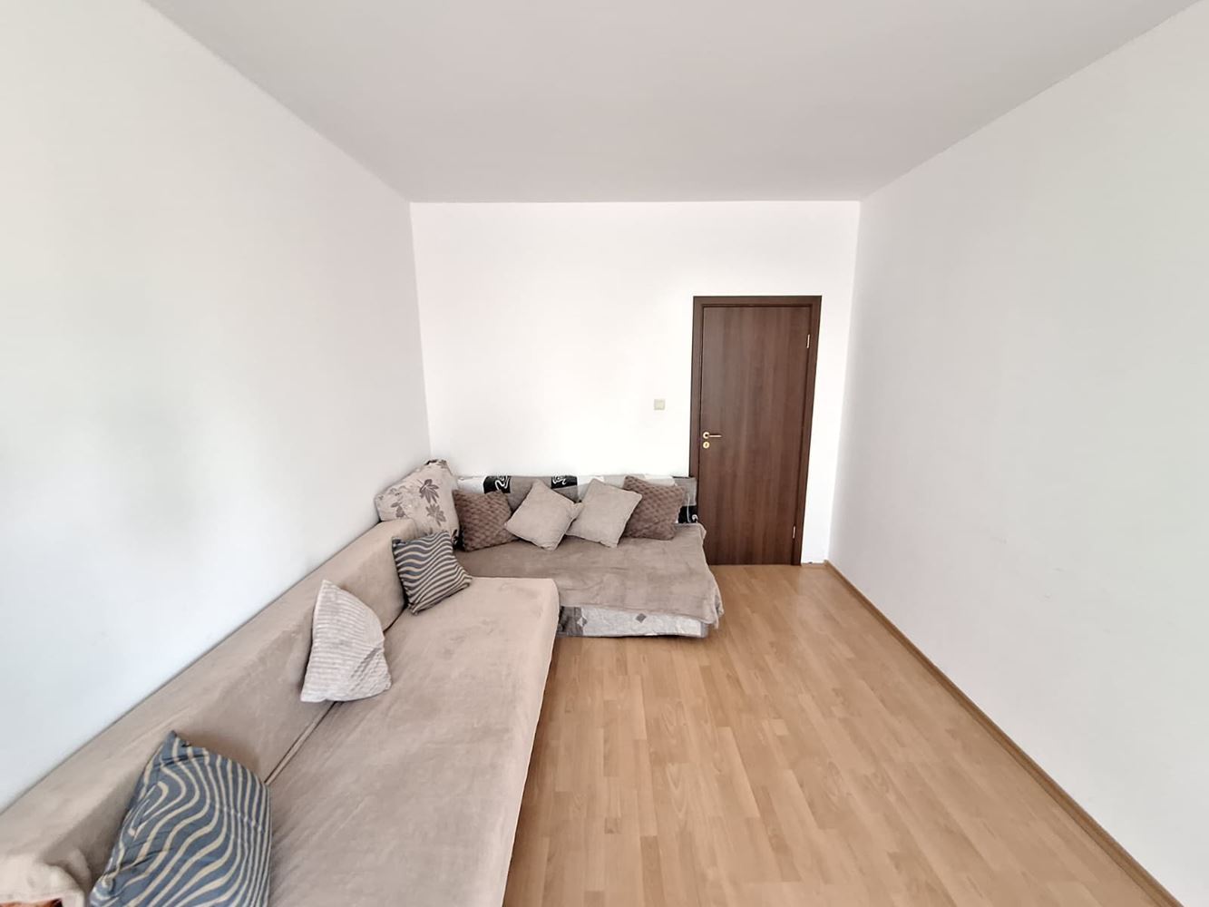 Spacious one-bedroom apartment in a luxury complex with pools and sports facilities