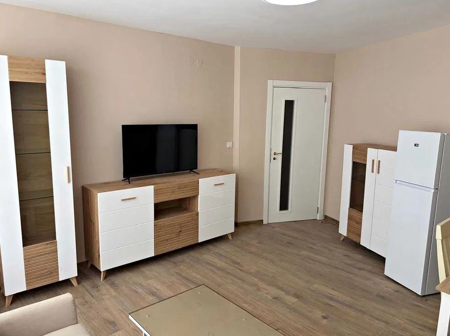 First-line apartment in Elenite – major renovation, residential electricity and direct beach access