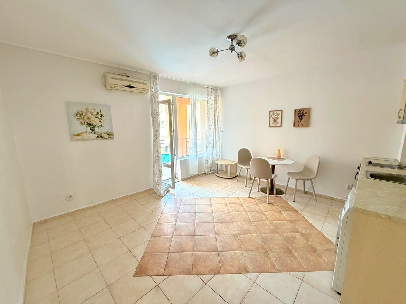 Three-room apartment with southern exposure and pool view in Sunny Beach