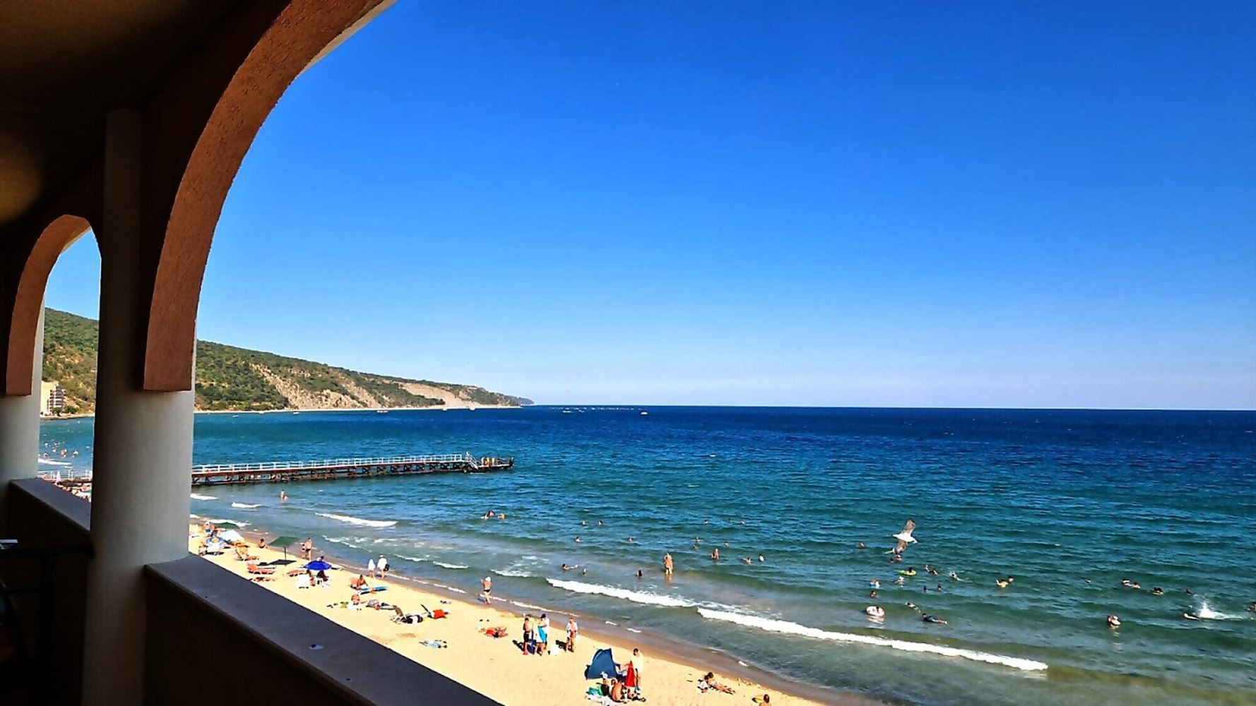 One-Bedroom Apartment with Breathtaking Panoramic Sea Views on the First Line in Elenite