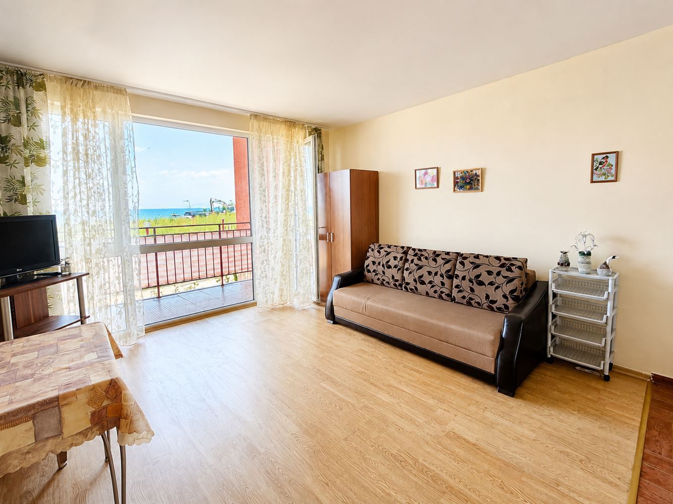 Furnished Studio with Panoramic Sea View in Ravda, Just 50 Meters from the Sea