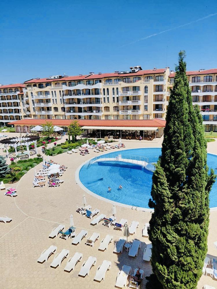 Seaside Comfort with Pool View – One-Bedroom Apartment in a Prestigious Complex in Sunny Beach