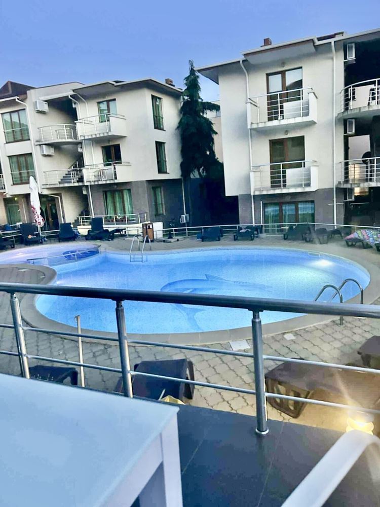 Two-bedroom apartment with pool view in Sveti Vlas – comfort, style and excellent location