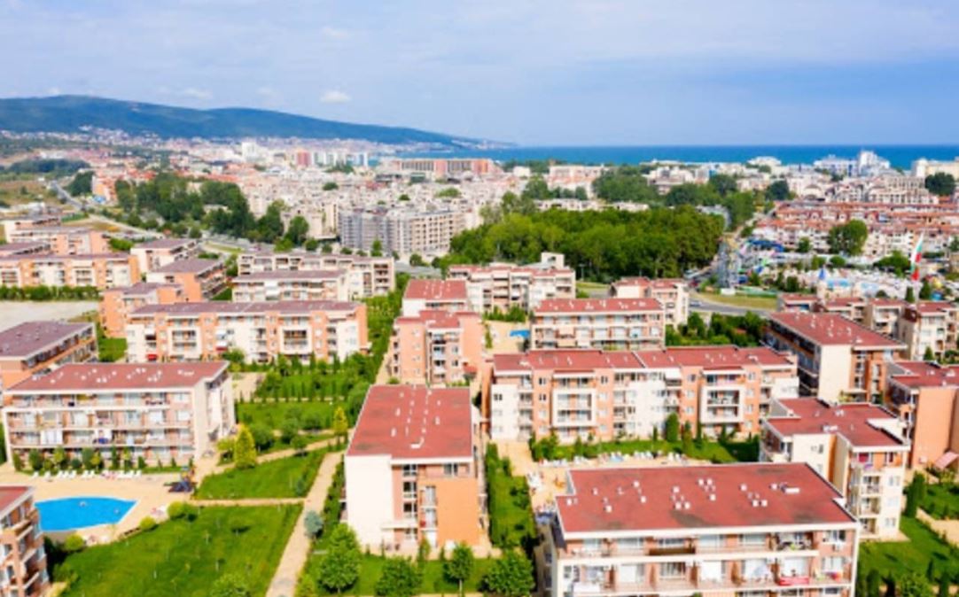 Spacious one-bedroom apartment in a modern complex in Sunny Beach – comfort, greenery, and amenities for residents