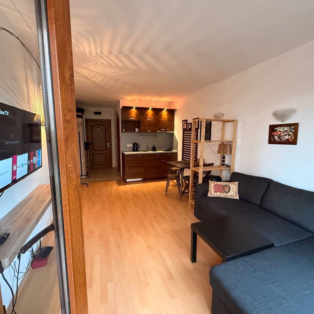 Sunny studio with direct access to the pool – top location in Sveti Vlas, 3–4 minutes from the beach