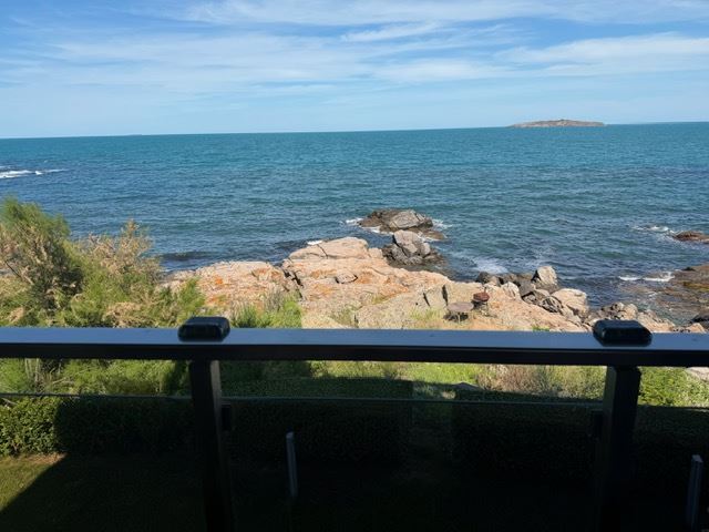 Spacious Apartment with 2 Bedrooms on the First Sea Line with Frontal Panoramic Sea View