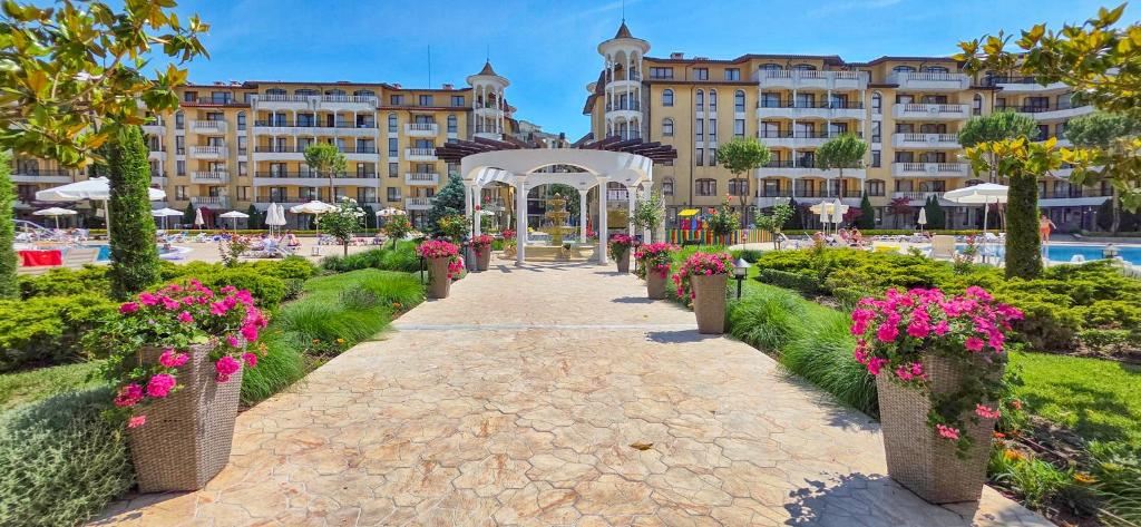 Panoramic One-Bedroom Apartment in a Complex with Swimming Pools, SPA and a Huge Green Garden in Sunny Beach