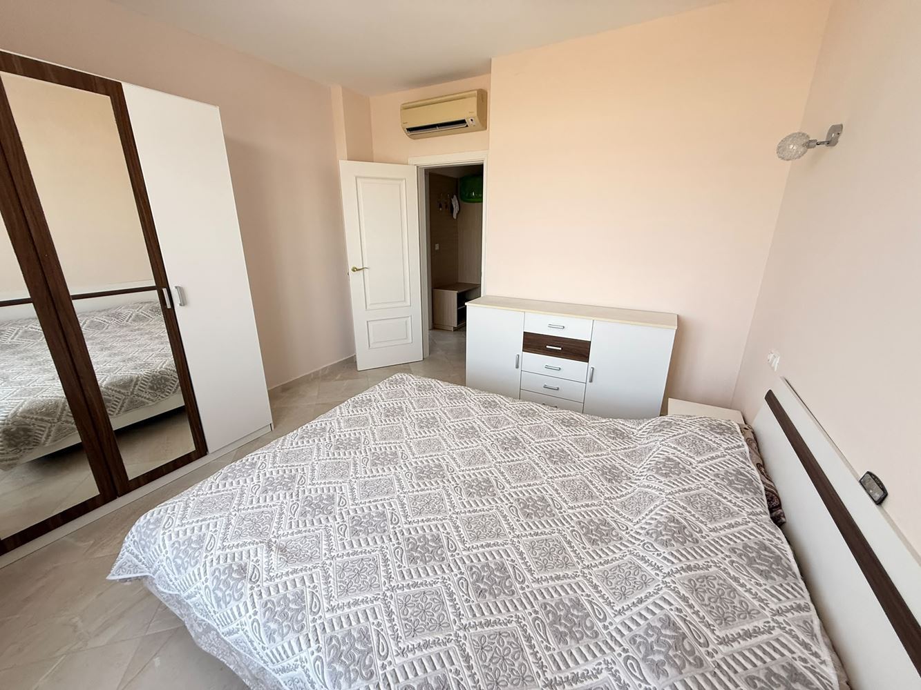 First-Line Apartment with Sea View – Fully Furnished Property in a Mediterranean-Style Complex