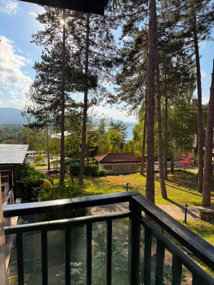 Three-room apartment with sea view surrounded by pine trees – luxury and tranquillity on the first line in Sozopol