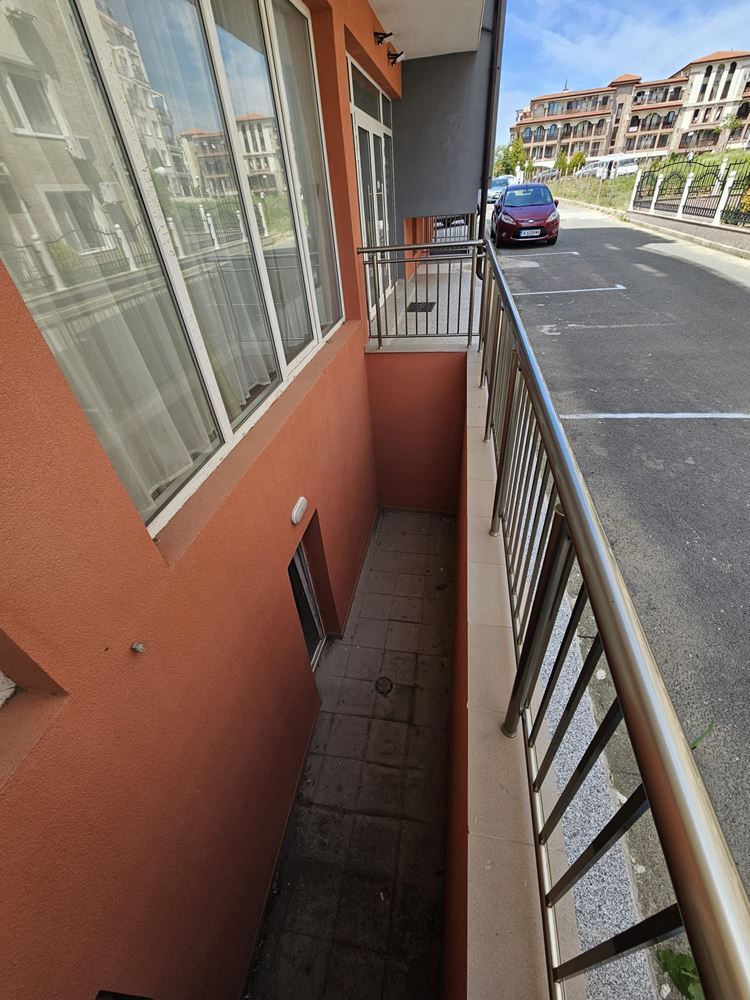 One-bedroom apartment in Sveti Vlas – bright semi-basement, ready to move in, no maintenance fee