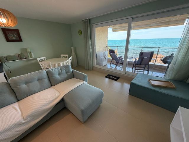 Spacious Apartment with 2 Bedrooms on the First Sea Line with Frontal Panoramic Sea View