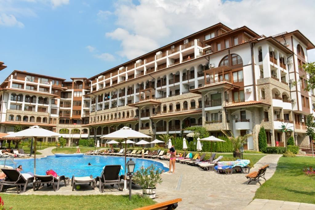 Spacious one-bedroom apartment in a prestigious complex in Saint Vlas – 200 meters from the sea