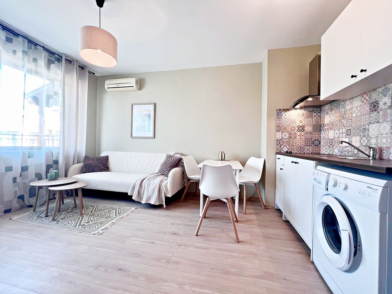 Stylish one-bedroom apartment with low maintenance fee in an excellent complex in Sunny Beach – ready to move in or for investment