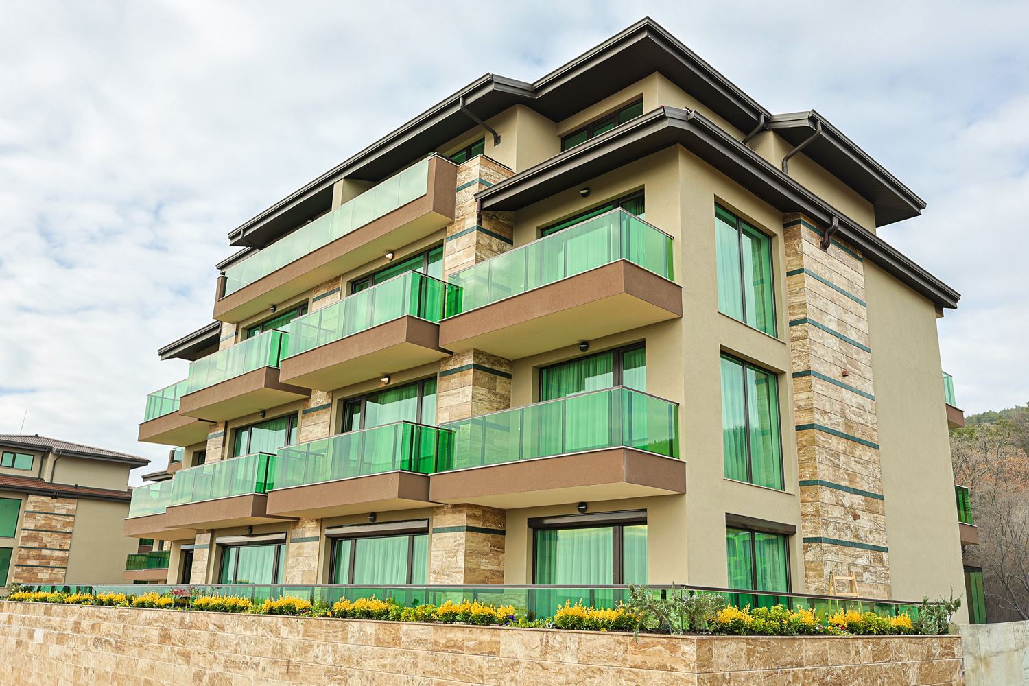 Two-Room Apartment with Sea Views and Designer Renovation in a Green Complex in Sunny Beach