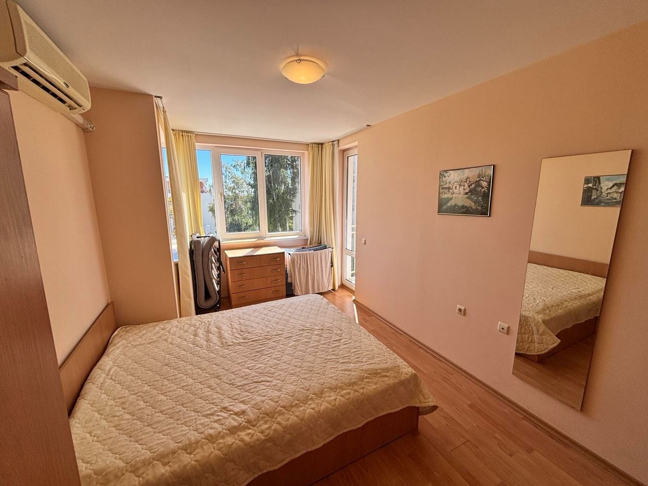 Apartment with a Beautiful Pool View in Sveti Vlas – Your Place for a Seaside Holiday
