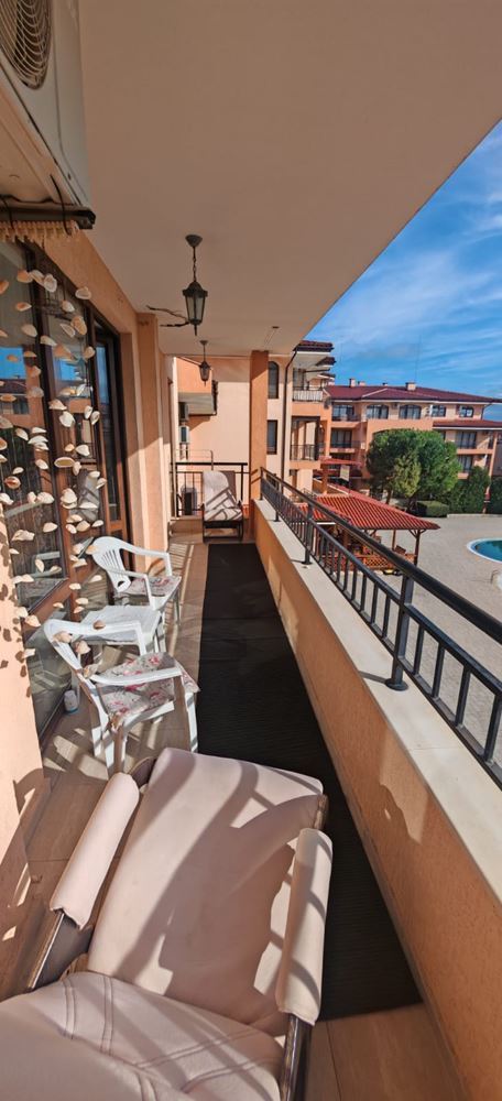 Three-room Apartment with Pool Views and Partial Sea Views, 200 Metres from the Beach in Sveti Vlas