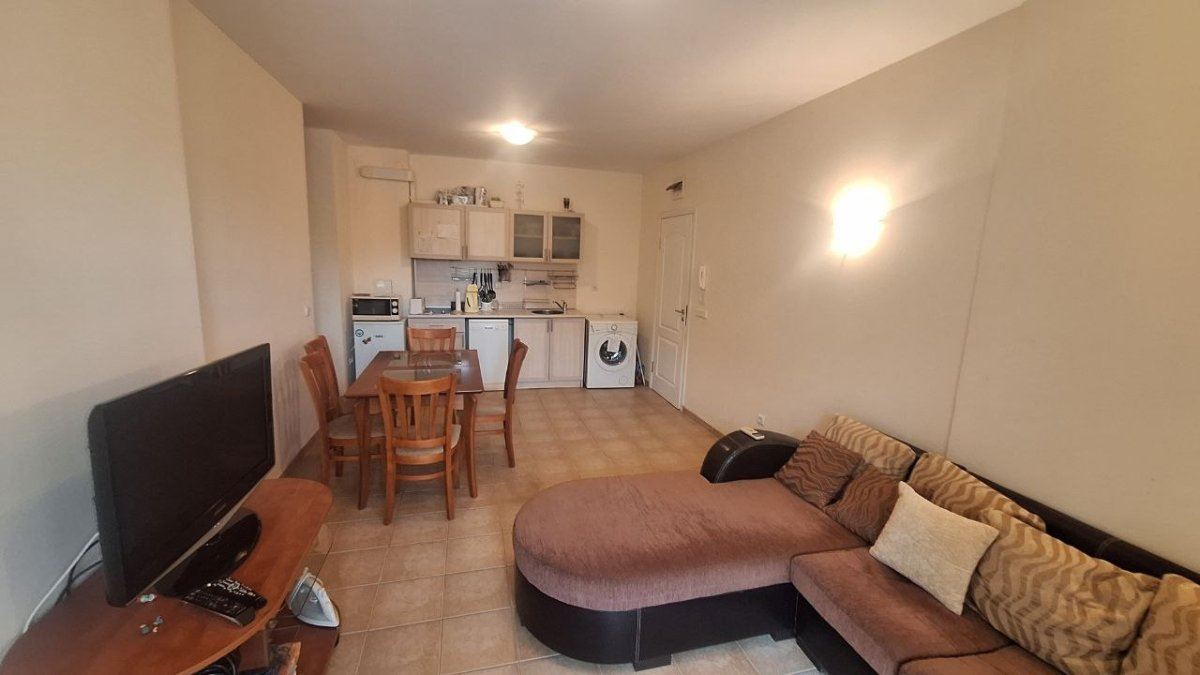 Spacious two-bedroom apartment just meters from the beach in Ravda
