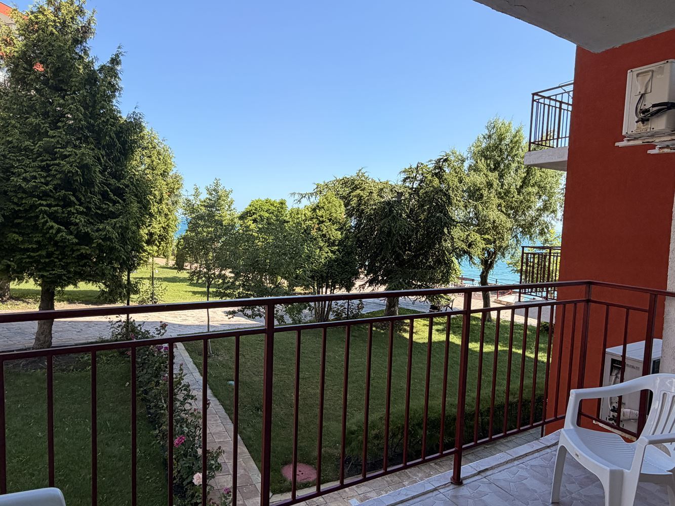 Absolute First Line in Sveti Vlas! Spacious One-Bedroom Apartment with Beautiful Sea View